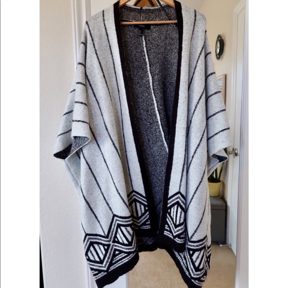 Patterned poncho coat
